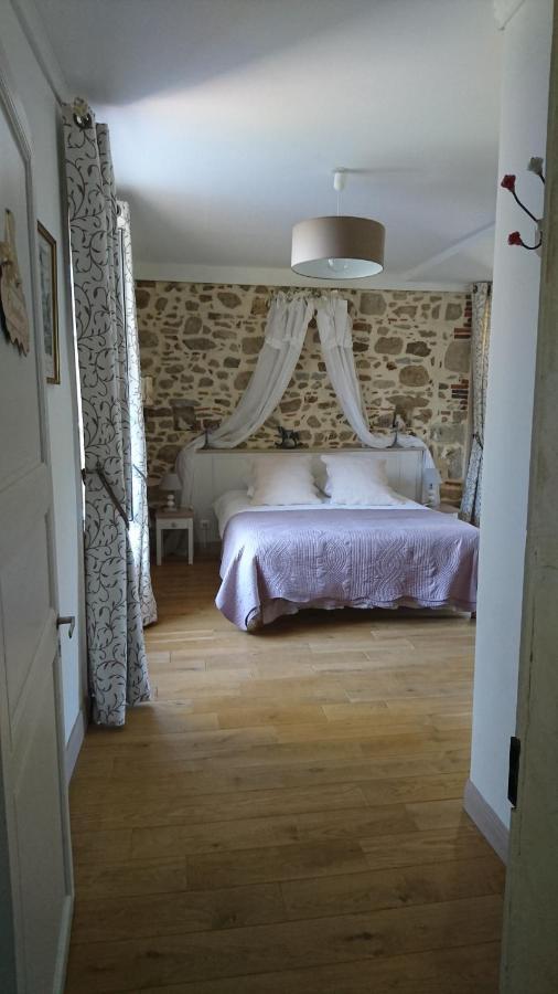 Bed and Breakfast Le Manoir "Aux Douves" Bazoges-en-Paillers Exterior foto
