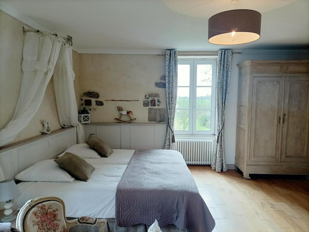 Bed and Breakfast Le Manoir "Aux Douves" Bazoges-en-Paillers Exterior foto