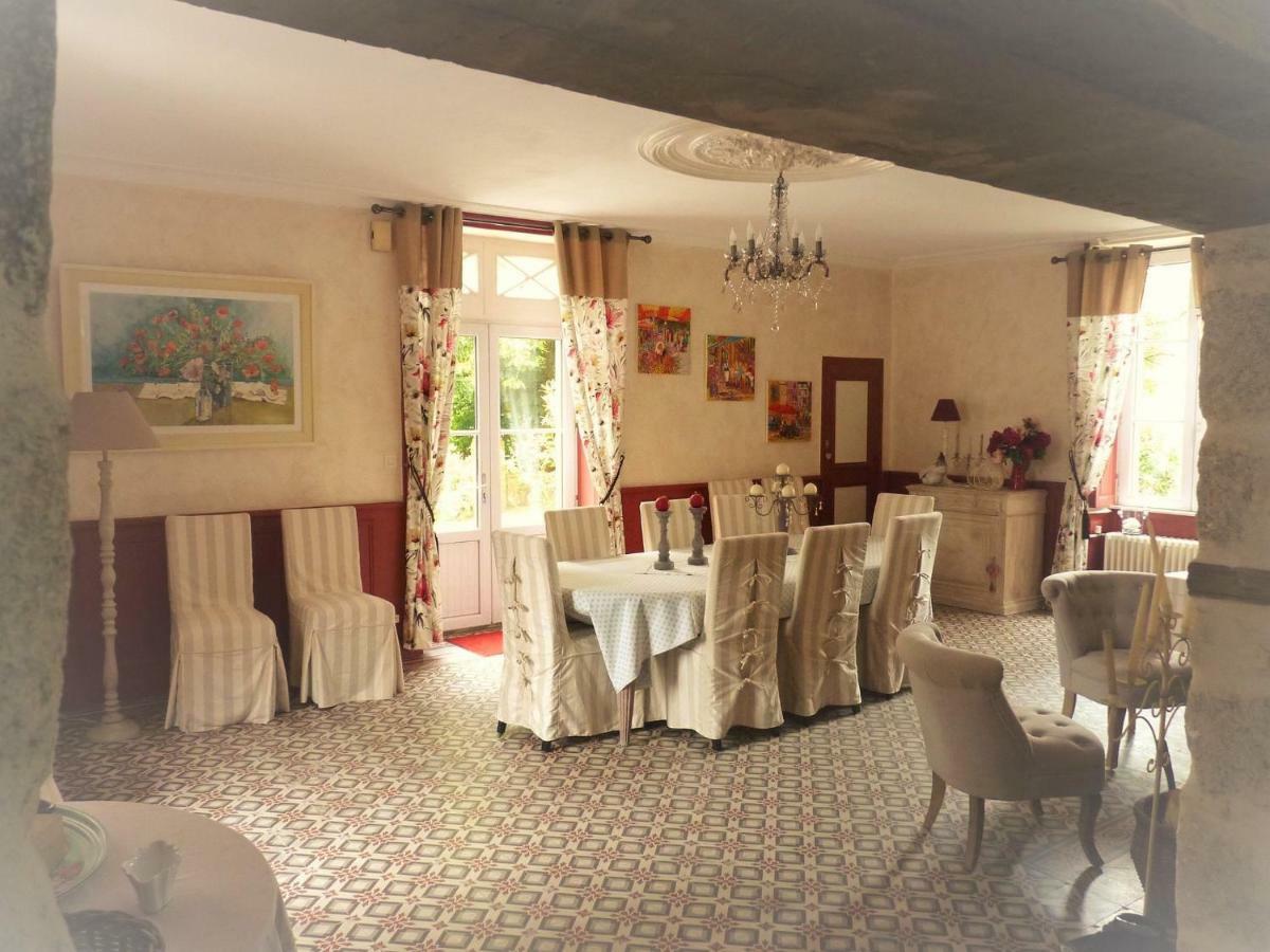 Bed and Breakfast Le Manoir "Aux Douves" Bazoges-en-Paillers Exterior foto