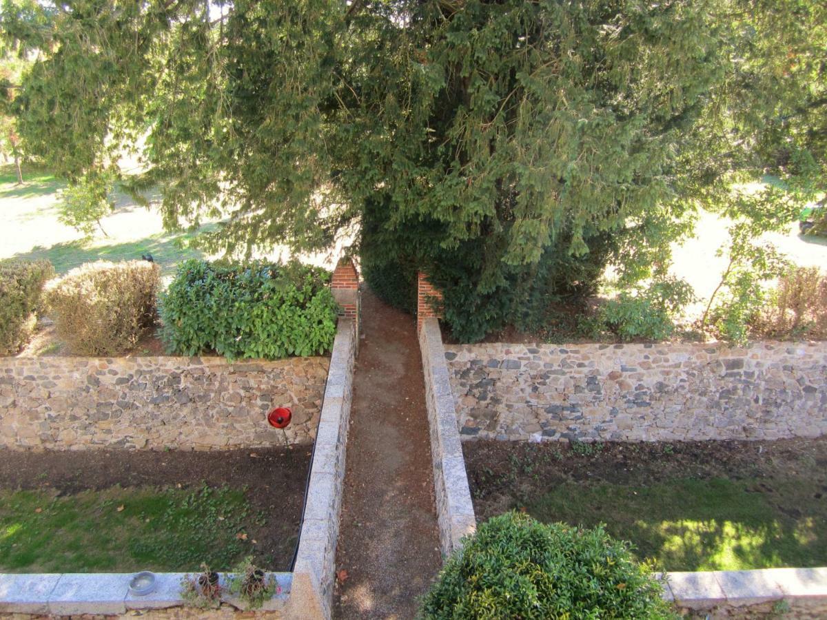 Bed and Breakfast Le Manoir "Aux Douves" Bazoges-en-Paillers Exterior foto