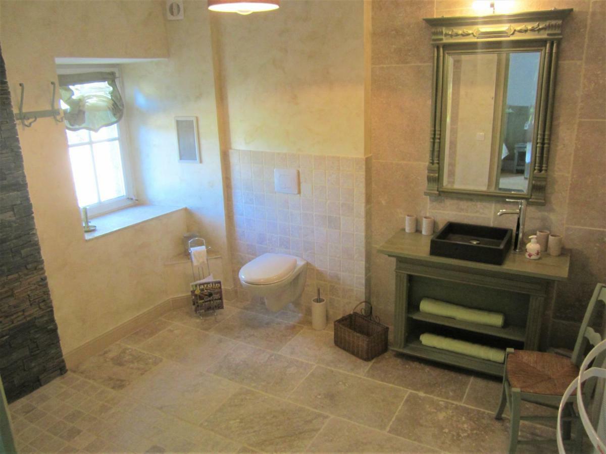Bed and Breakfast Le Manoir "Aux Douves" Bazoges-en-Paillers Exterior foto