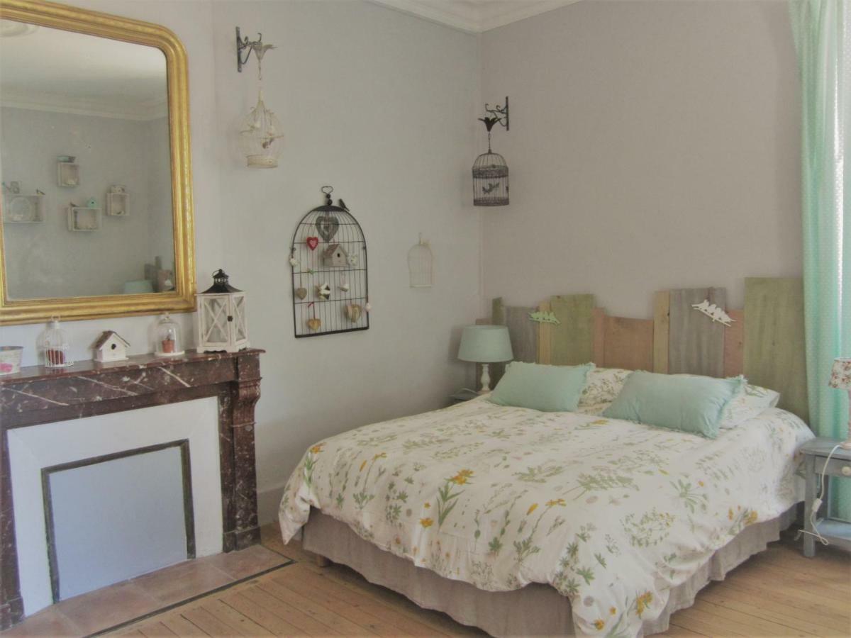 Bed and Breakfast Le Manoir "Aux Douves" Bazoges-en-Paillers Exterior foto