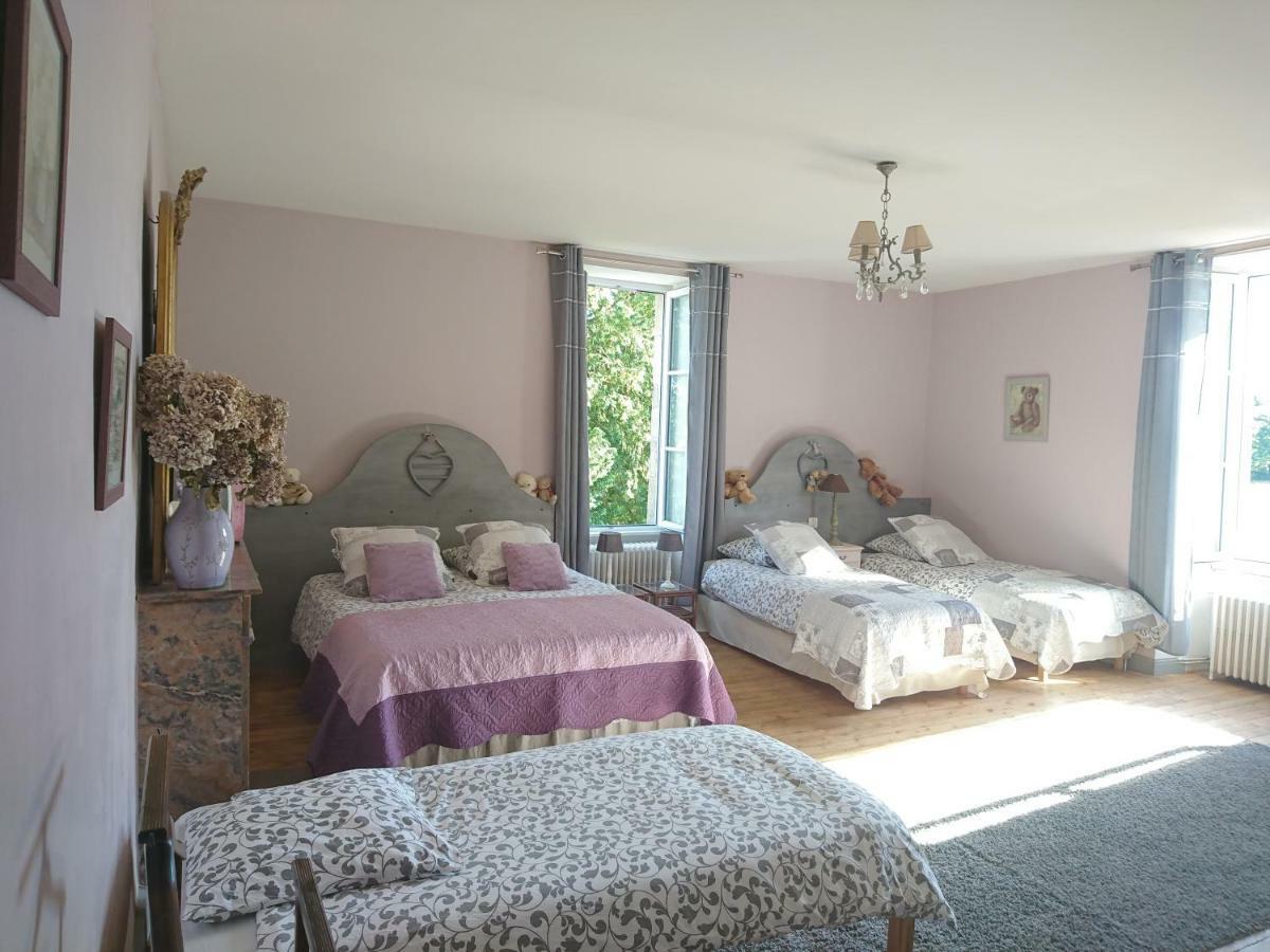 Bed and Breakfast Le Manoir "Aux Douves" Bazoges-en-Paillers Exterior foto